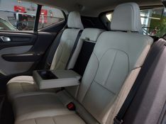 Volvo XC40 2.0 T5 GASOLINA MOMENTUM AWD GEARTRONIC 2019/2019 BETIOLO NOVOS E SEMINOVOS LAJEADO / Carros no Vale