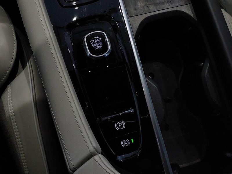 Volvo XC90 2.0 T8 RECHARGE ULTIMATE DARK AWD GEARTRONIC 2022/2023 BETIOLO NOVOS E SEMINOVOS LAJEADO / Carros no Vale