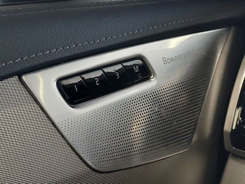 Volvo XC90 2.0 T8 RECHARGE ULTIMATE DARK AWD GEARTRONIC 2022/2023 BETIOLO NOVOS E SEMINOVOS LAJEADO / Carros no Vale