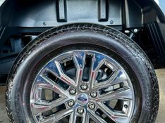 Ford F-150 5.0 V8 GASOLINA CD LARIAT FX4 AUTOMÁTICO 2024/2024 CASTELLAN E TOMAZONI MOTORS CAXIAS DO SUL / Carros no Vale