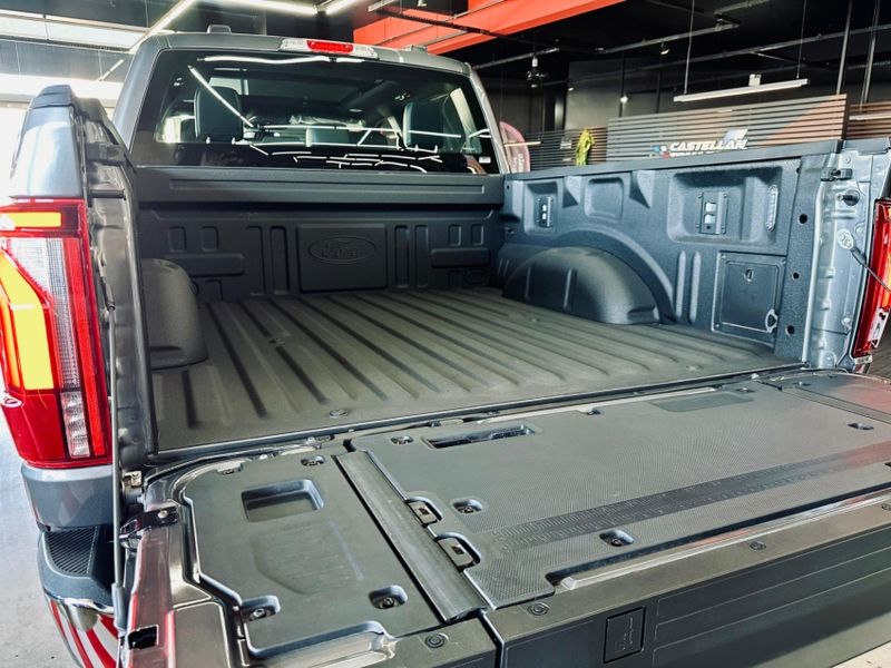 Ford F-150 5.0 V8 GASOLINA CD LARIAT FX4 AUTOMÁTICO 2024/2024 CASTELLAN E TOMAZONI MOTORS CAXIAS DO SUL / Carros no Vale