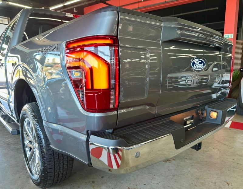 Ford F-150 5.0 V8 GASOLINA CD LARIAT FX4 AUTOMÁTICO 2024/2024 CASTELLAN E TOMAZONI MOTORS CAXIAS DO SUL / Carros no Vale