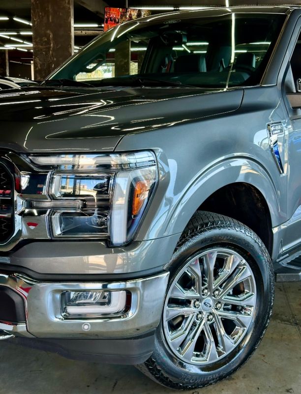 Ford F-150 5.0 V8 GASOLINA CD LARIAT FX4 AUTOMÁTICO 2024/2024 CASTELLAN E TOMAZONI MOTORS CAXIAS DO SUL / Carros no Vale