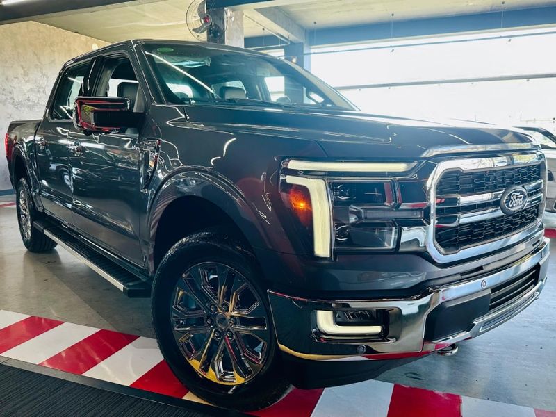 Ford F-150 5.0 V8 GASOLINA CD LARIAT FX4 AUTOMÁTICO 2024/2024 CASTELLAN E TOMAZONI MOTORS CAXIAS DO SUL / Carros no Vale