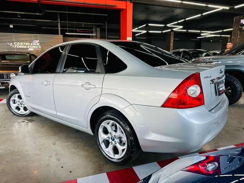 Ford FOCUS 2.0 TITANIUM SEDAN 16V FLEX 4P AUTOMÁTICO 2010/2011 CASTELLAN E TOMAZONI MOTORS CAXIAS DO SUL / Carros no Vale