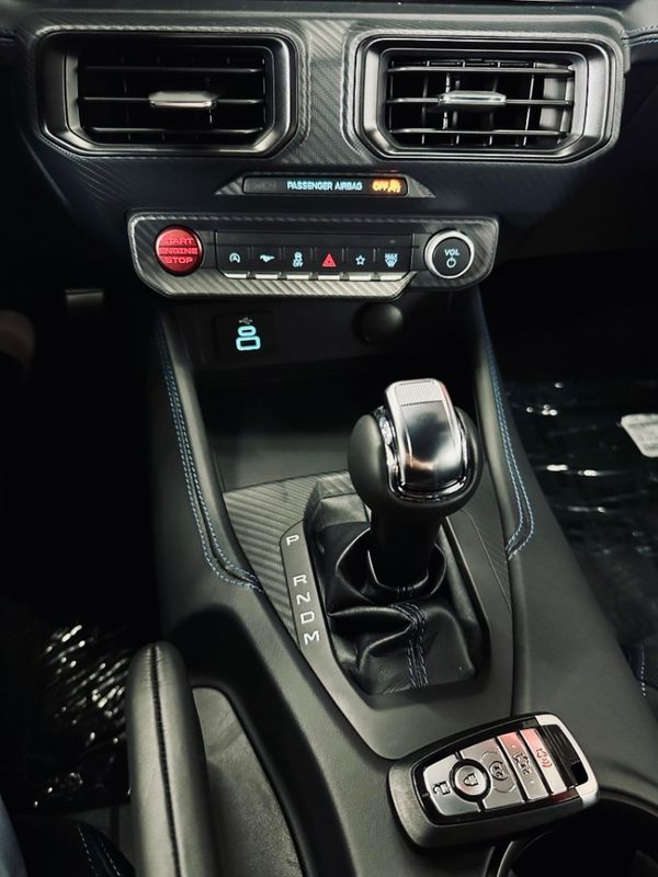 Ford MUSTANG 5.0 V8 GASOLINA DARK HORSE SELECTSHIFT 2025/2025 CASTELLAN E TOMAZONI MOTORS CAXIAS DO SUL / Carros no Vale