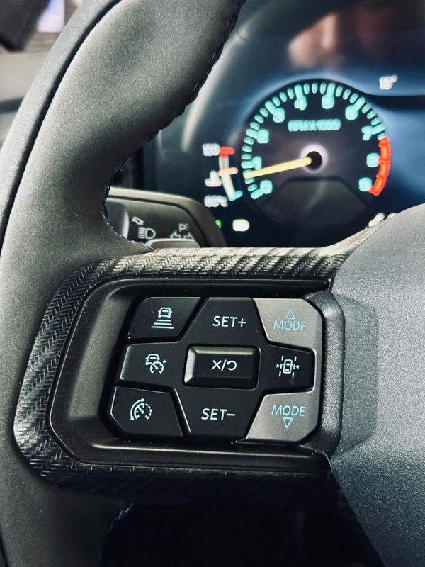 Ford MUSTANG 5.0 V8 GASOLINA DARK HORSE SELECTSHIFT 2025/2025 CASTELLAN E TOMAZONI MOTORS CAXIAS DO SUL / Carros no Vale