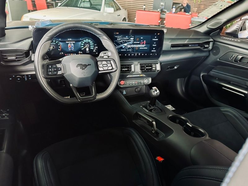 Ford MUSTANG 5.0 V8 GASOLINA DARK HORSE SELECTSHIFT 2025/2025 CASTELLAN E TOMAZONI MOTORS CAXIAS DO SUL / Carros no Vale