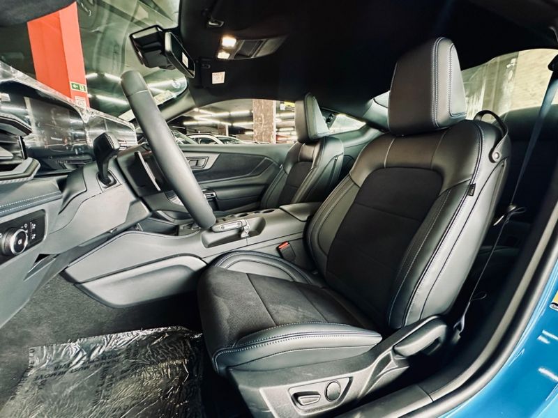 Ford MUSTANG 5.0 V8 GASOLINA DARK HORSE SELECTSHIFT 2025/2025 CASTELLAN E TOMAZONI MOTORS CAXIAS DO SUL / Carros no Vale