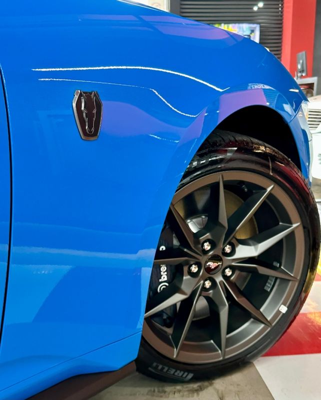Ford MUSTANG 5.0 V8 GASOLINA DARK HORSE SELECTSHIFT 2025/2025 CASTELLAN E TOMAZONI MOTORS CAXIAS DO SUL / Carros no Vale