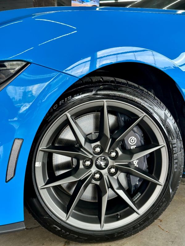 Ford MUSTANG 5.0 V8 GASOLINA DARK HORSE SELECTSHIFT 2025/2025 CASTELLAN E TOMAZONI MOTORS CAXIAS DO SUL / Carros no Vale