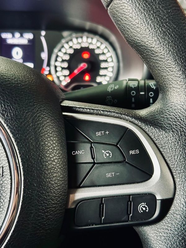 JEEP RENEGADE 1.8 16V FLEX 4P AUTOMÁTICO 2020/2020 CASTELLAN E TOMAZONI MOTORS CAXIAS DO SUL / Carros no Vale
