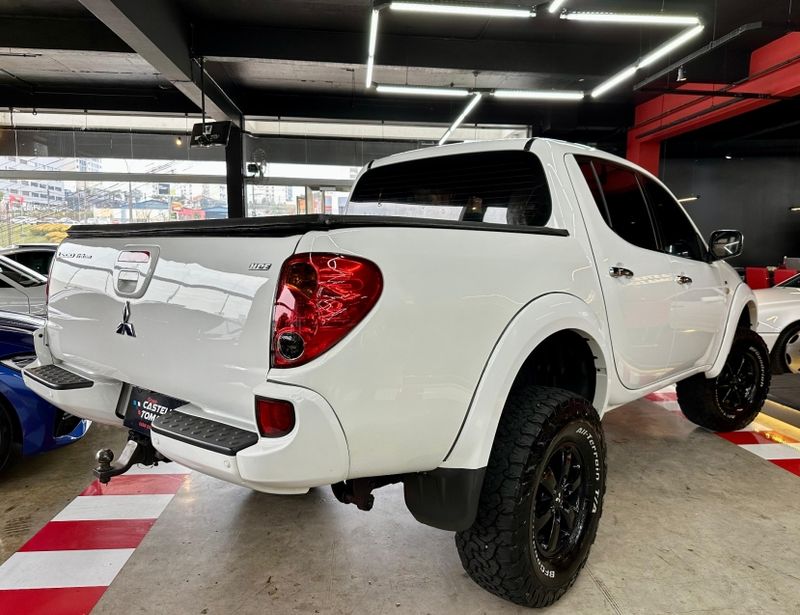 Mitsubishi L200 TRITON 3.2 HPE 4X4 CD 16V TURBO INTERCOOLER DIESEL 4P AUTOMÁTICO 2013/2013 CASTELLAN E TOMAZONI MOTORS CAXIAS DO SUL / Carros no Vale