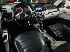 Mitsubishi L200 TRITON 3.2 HPE 4X4 CD 16V TURBO INTERCOOLER DIESEL 4P AUTOMÁTICO 2013/2013 CASTELLAN E TOMAZONI MOTORS CAXIAS DO SUL / Carros no Vale