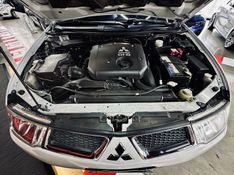 Mitsubishi L200 TRITON 3.2 HPE 4X4 CD 16V TURBO INTERCOOLER DIESEL 4P AUTOMÁTICO 2013/2013 CASTELLAN E TOMAZONI MOTORS CAXIAS DO SUL / Carros no Vale