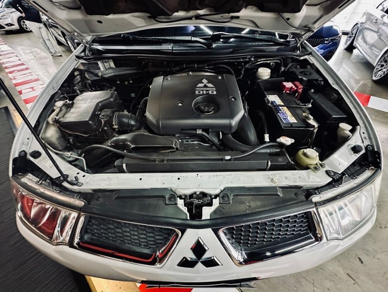 Mitsubishi L200 TRITON 3.2 HPE 4X4 CD 16V TURBO INTERCOOLER DIESEL 4P AUTOMÁTICO 2013/2013 CASTELLAN E TOMAZONI MOTORS CAXIAS DO SUL / Carros no Vale