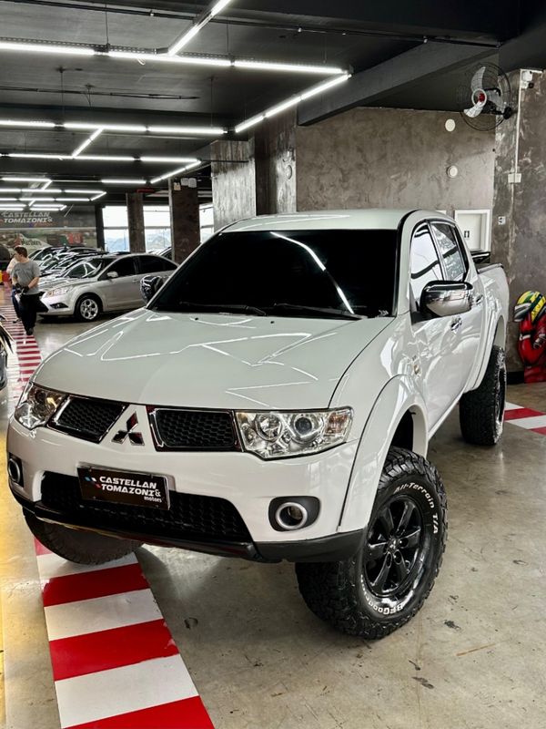 Mitsubishi L200 TRITON 3.2 HPE 4X4 CD 16V TURBO INTERCOOLER DIESEL 4P AUTOMÁTICO 2013/2013 CASTELLAN E TOMAZONI MOTORS CAXIAS DO SUL / Carros no Vale