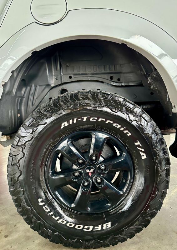 Mitsubishi L200 TRITON 3.2 HPE 4X4 CD 16V TURBO INTERCOOLER DIESEL 4P AUTOMÁTICO 2013/2013 CASTELLAN E TOMAZONI MOTORS CAXIAS DO SUL / Carros no Vale