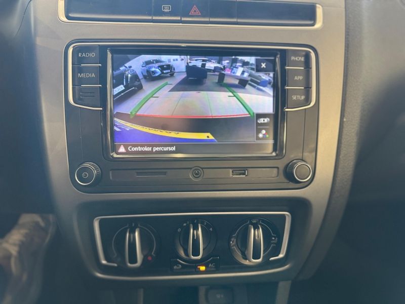 Volkswagen FOX 1.6 MSI TOTAL FLEX XTREME 4P MANUAL 2020/2021 DRSUL SEMINOVOS CAXIAS DO SUL – LAJEADO – SANTA CRUZ DO SUL / Carros no Vale