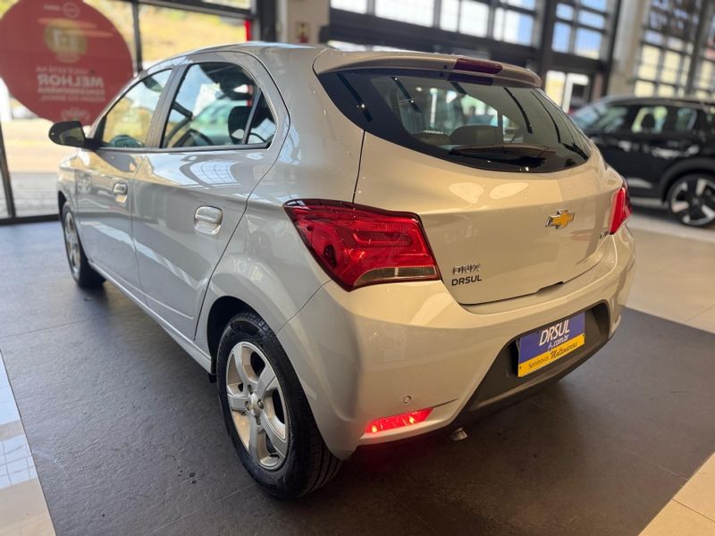 Chevrolet ONIX 1.4 MPFI LT 8V FLEX 4P MANUAL 2018/2019 DRSUL SEMINOVOS CAXIAS DO SUL – LAJEADO – SANTA CRUZ DO SUL / Carros no Vale