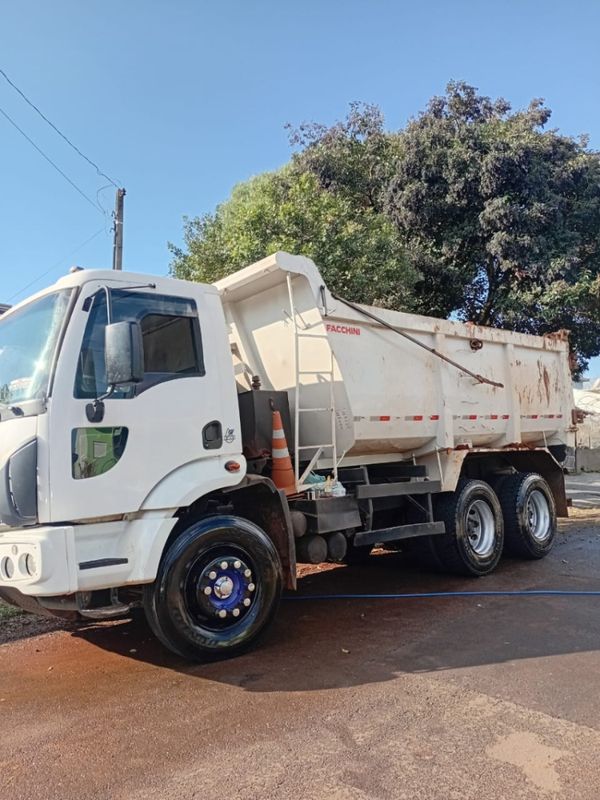 Ford Cargo 2629 E 6×4 Turbo 2p Caçamba 2014/2014 CAMINHÕES & CAMIONETAS PASSO FUNDO / Carros no Vale