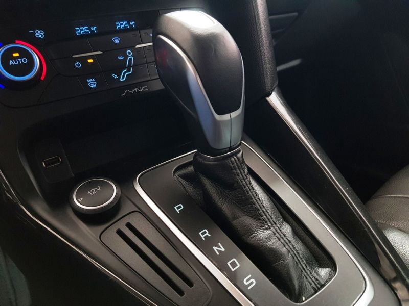 Ford FOCUS 2.0 TITANIUM 16V FLEX 4P POWERSHIFT 2015/2016 ADVANT AUTOMÓVEIS CAXIAS DO SUL / Carros no Vale