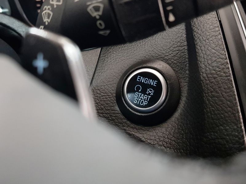 Ford FOCUS 2.0 TITANIUM 16V FLEX 4P POWERSHIFT 2015/2016 ADVANT AUTOMÓVEIS CAXIAS DO SUL / Carros no Vale