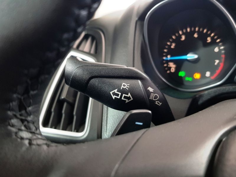 Ford FOCUS 2.0 TITANIUM 16V FLEX 4P POWERSHIFT 2015/2016 ADVANT AUTOMÓVEIS CAXIAS DO SUL / Carros no Vale