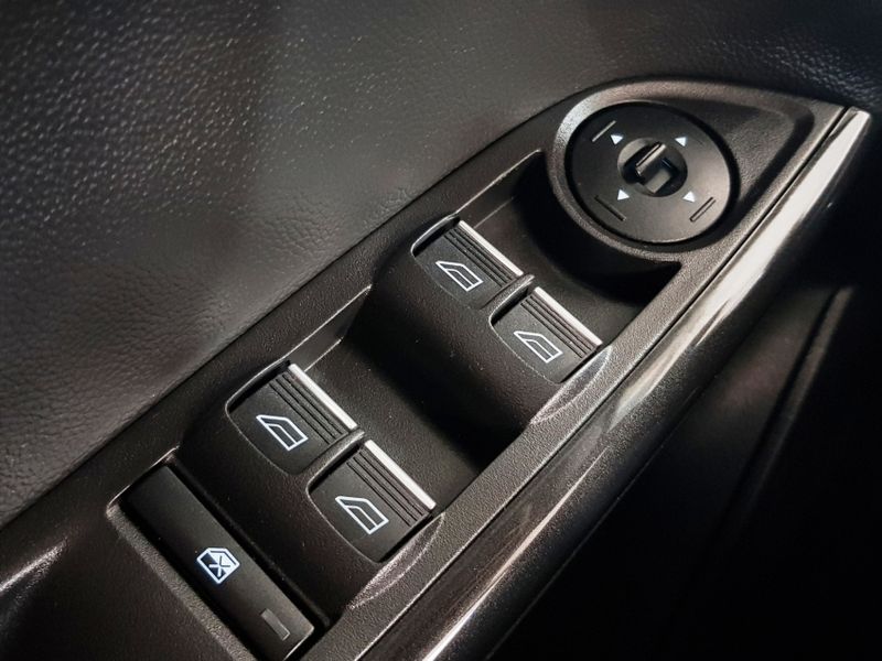 Ford FOCUS 2.0 TITANIUM 16V FLEX 4P POWERSHIFT 2015/2016 ADVANT AUTOMÓVEIS CAXIAS DO SUL / Carros no Vale