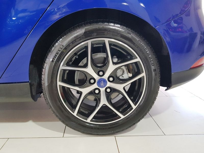 Ford FOCUS 2.0 TITANIUM 16V FLEX 4P POWERSHIFT 2015/2016 ADVANT AUTOMÓVEIS CAXIAS DO SUL / Carros no Vale