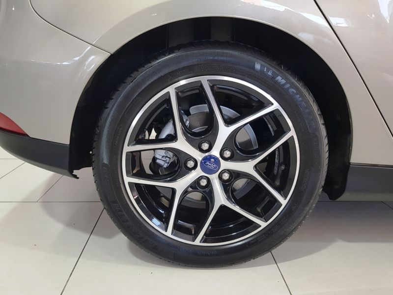 Ford FOCUS 2.0 TITANIUM 16V FLEX 4P POWERSHIFT 2015/2016 ADVANT AUTOMÓVEIS CAXIAS DO SUL / Carros no Vale
