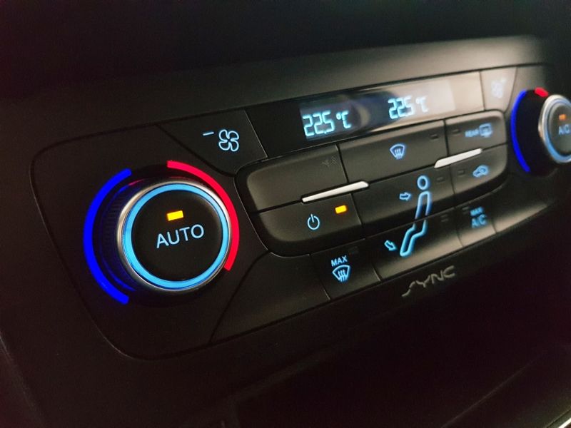 Ford FOCUS 2.0 TITANIUM 16V FLEX 4P POWERSHIFT 2015/2016 ADVANT AUTOMÓVEIS CAXIAS DO SUL / Carros no Vale