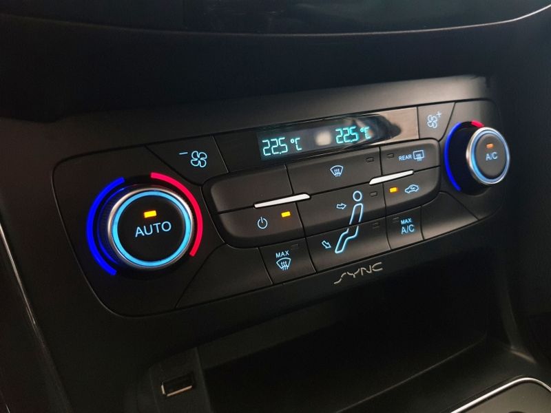 Ford FOCUS 2.0 TITANIUM 16V FLEX 4P POWERSHIFT 2015/2016 ADVANT AUTOMÓVEIS CAXIAS DO SUL / Carros no Vale