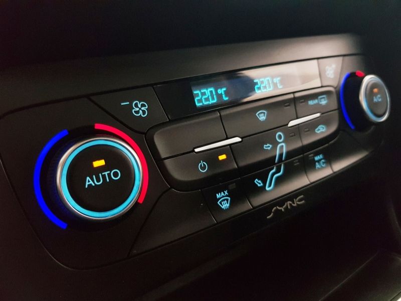 Ford FOCUS 2.0 TITANIUM PLUS FASTBACK 16V FLEX 4P POWERSHIFT 2016/2017 ADVANT AUTOMÓVEIS CAXIAS DO SUL / Carros no Vale