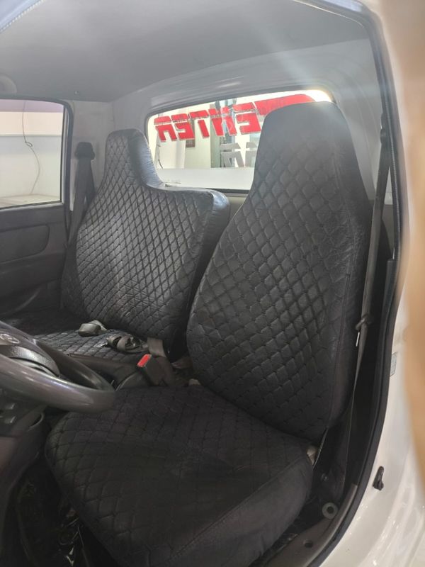 Hyundai HR 2.5 TCI Diesel Plataforma 2013/2014 CAMINHÕES & CAMIONETAS PASSO FUNDO / Carros no Vale