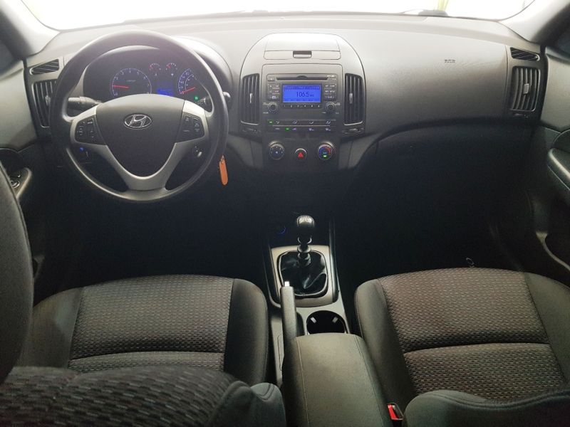 Hyundai I30 2.0 MPFI GLS 16V GASOLINA 4P MANUAL 2011/2012 ADVANT AUTOMÓVEIS CAXIAS DO SUL / Carros no Vale