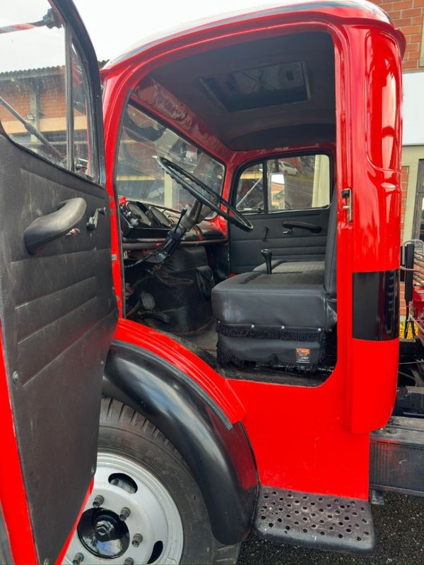 Mercedes-Benz 1111 MB 1113 Munck 1965/1965 CAMINHÕES & CAMIONETAS PASSO FUNDO / Carros no Vale