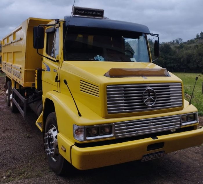Mercedes-Benz 1618 L-1618 3-Eixos 2p Caçamba 1995/1995 CAMINHÕES & CAMIONETAS PASSO FUNDO / Carros no Vale