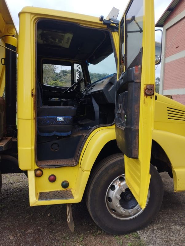 Mercedes-Benz 1618 L-1618 3-Eixos 2p Caçamba 1995/1995 CAMINHÕES & CAMIONETAS PASSO FUNDO / Carros no Vale