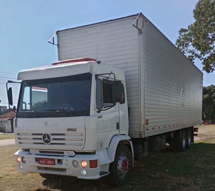 Mercedes-Benz 1720 3-Eixos 2p Baú 10,50 Mt 2003/2003 CAMINHÕES & CAMIONETAS PASSO FUNDO / Carros no Vale