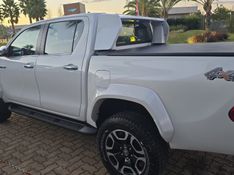 Toyota HILUX 2.8 D-4D TURBO DIESEL CD SRX PLUS 4X4 AUTOMÁTICO 2024/2024 CAMINHÕES & CAMIONETAS PASSO FUNDO / Carros no Vale