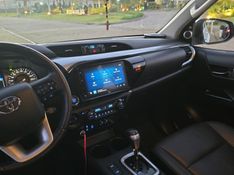 Toyota HILUX 2.8 D-4D TURBO DIESEL CD SRX PLUS 4X4 AUTOMÁTICO 2024/2024 CAMINHÕES & CAMIONETAS PASSO FUNDO / Carros no Vale