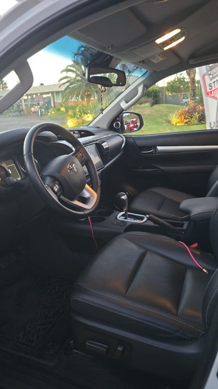 Toyota HILUX 2.8 D-4D TURBO DIESEL CD SRX PLUS 4X4 AUTOMÁTICO 2024/2024 CAMINHÕES & CAMIONETAS PASSO FUNDO / Carros no Vale