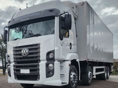 Volkswagen 24.330 8×2 24-330 E Constel 8×2 Câmara Fria 2014/2014 CAMINHÕES & CAMIONETAS PASSO FUNDO / Carros no Vale