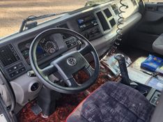 Volkswagen 24.330 8×2 24-330 E Constel 8×2 Câmara Fria 2014/2014 CAMINHÕES & CAMIONETAS PASSO FUNDO / Carros no Vale