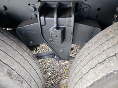 Volkswagen 24.330 8×2 24-330 E Constel 8×2 Câmara Fria 2014/2014 CAMINHÕES & CAMIONETAS PASSO FUNDO / Carros no Vale