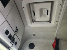 Volkswagen 24.330 8×2 24-330 E Constel 8×2 Câmara Fria 2014/2014 CAMINHÕES & CAMIONETAS PASSO FUNDO / Carros no Vale