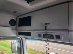 Volkswagen 24.330 8×2 24-330 E Constel 8×2 Câmara Fria 2014/2014 CAMINHÕES & CAMIONETAS PASSO FUNDO / Carros no Vale
