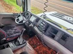 Volkswagen 24.330 8×2 24-330 E Constel 8×2 Câmara Fria 2014/2014 CAMINHÕES & CAMIONETAS PASSO FUNDO / Carros no Vale