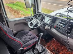 Volkswagen 24.330 8×2 24-330 E Constel 8×2 Câmara Fria 2014/2014 CAMINHÕES & CAMIONETAS PASSO FUNDO / Carros no Vale